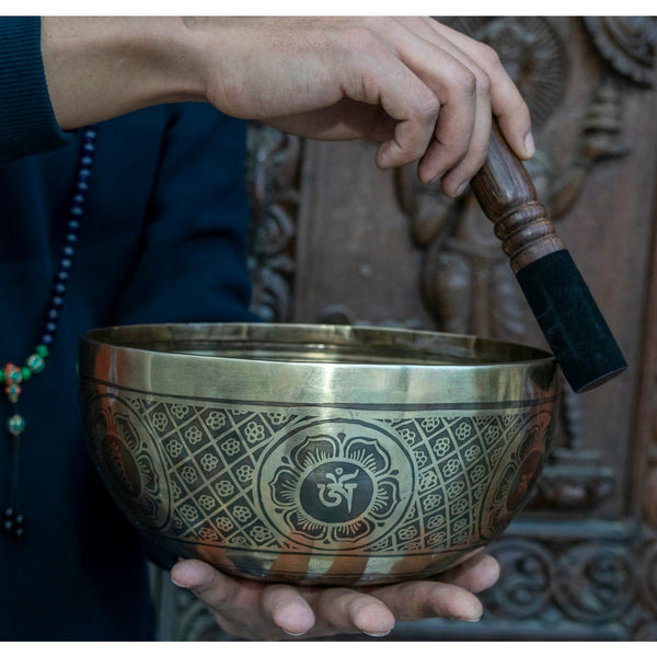 Chenrezig with Om Mantra Carved Singing Bowl