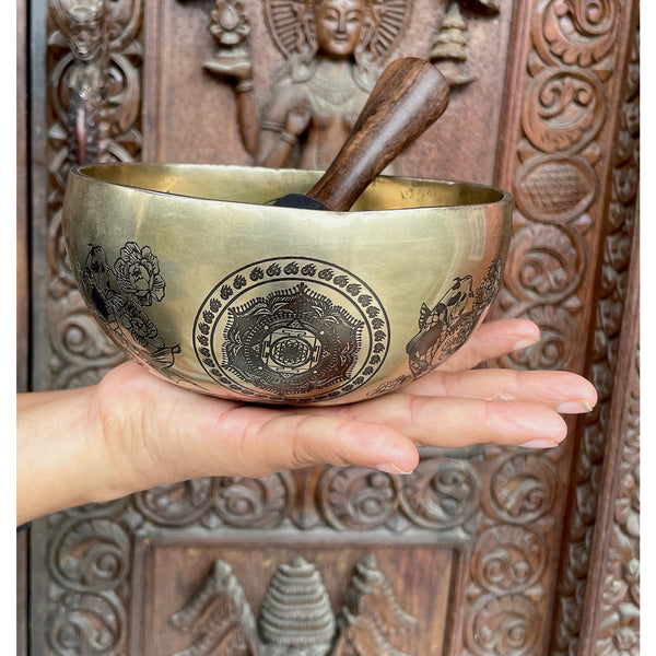 Green Tara with Eight Auspicious Symbols & Fengshui Fish Carved Singing Bowl